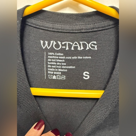 WU-TANG Black and Yellow Men's Small T-Shirt  0144 - Picture 3 of 4